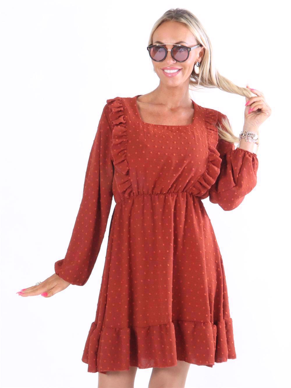 Hella - Kjole med flæsekanter